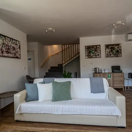 Casa Camelia - The Valley Apartment Ovil