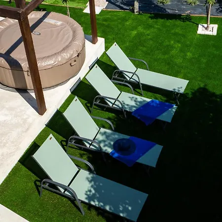 Casa Camelia - The Valley * バイアン